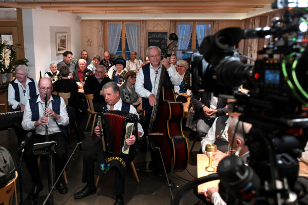 Die Laendlerkapelle Huserbuebe mit Markus Huser (Klarinette), Martin Nauer (Akkordeon), Hanspeter Schmutz (Klavier) und Fritz Fuchs (Bass) bei der Aufzeichnung der Sendung „Potzmusig“ im Gasthaus Sternen in Sternenberg am 14. Januar 2025. Ausstrahlung am 1. Februar 2025 auf SRF 1. 
© Nicolas Senn / eastdesign.ch