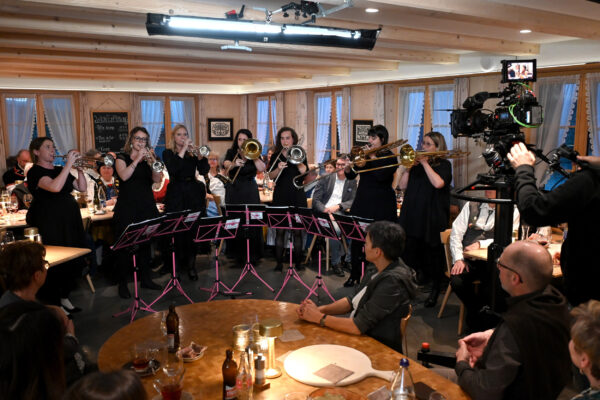 Die Formation „Pocketful of Brass“ bei der Aufzeichnung der Sendung „Potzmusig“ im Gasthaus Sternen in Sternenberg am 14. Januar 2025. Ausstrahlung am 1. Februar 2025 auf SRF 1. 
© Nicolas Senn / eastdesign.ch