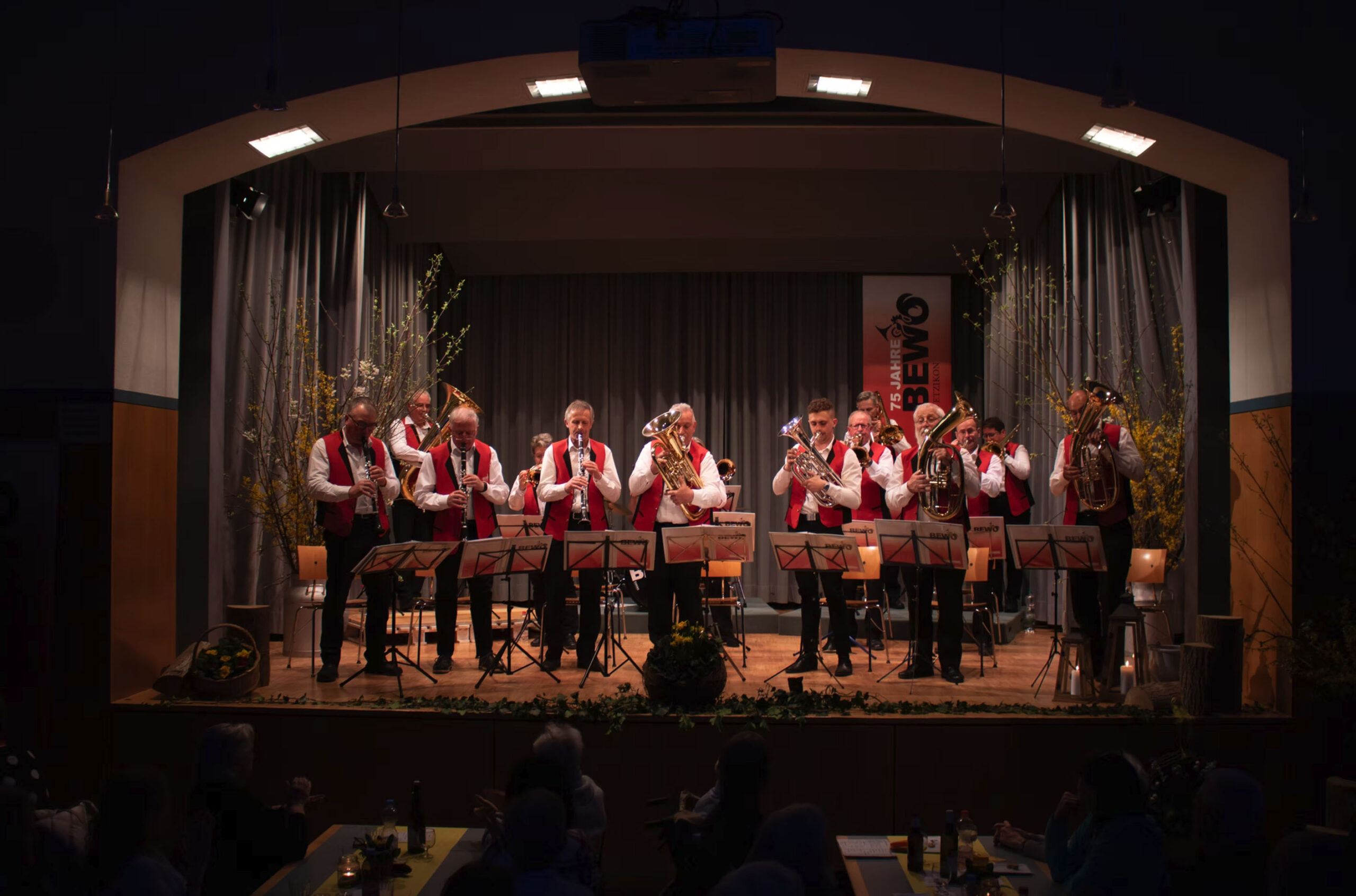 Platzkonzert mit der BEWO beim Sternen Sternenberg